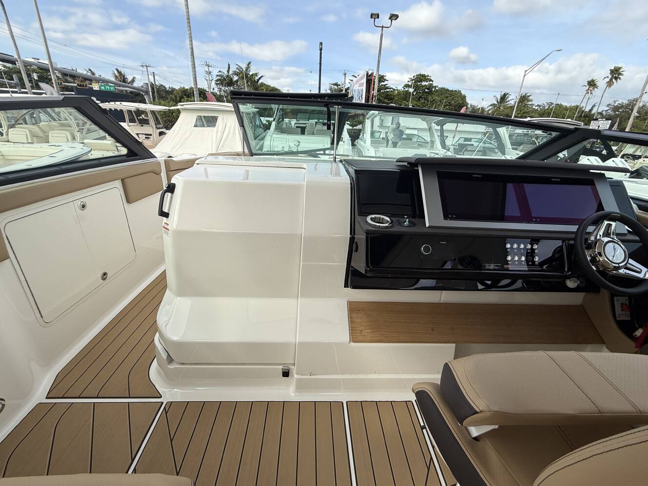 A photo of this 2026 Sea Ray SLX 400 Outboard
