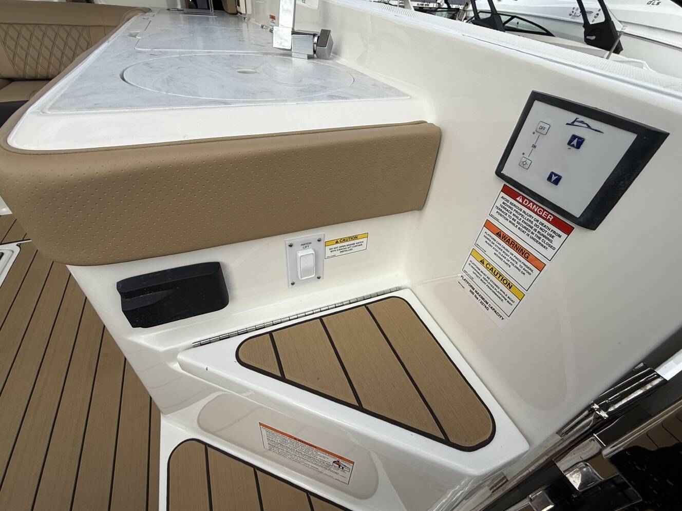 A photo of this 2026 Sea Ray SLX 400 Outboard