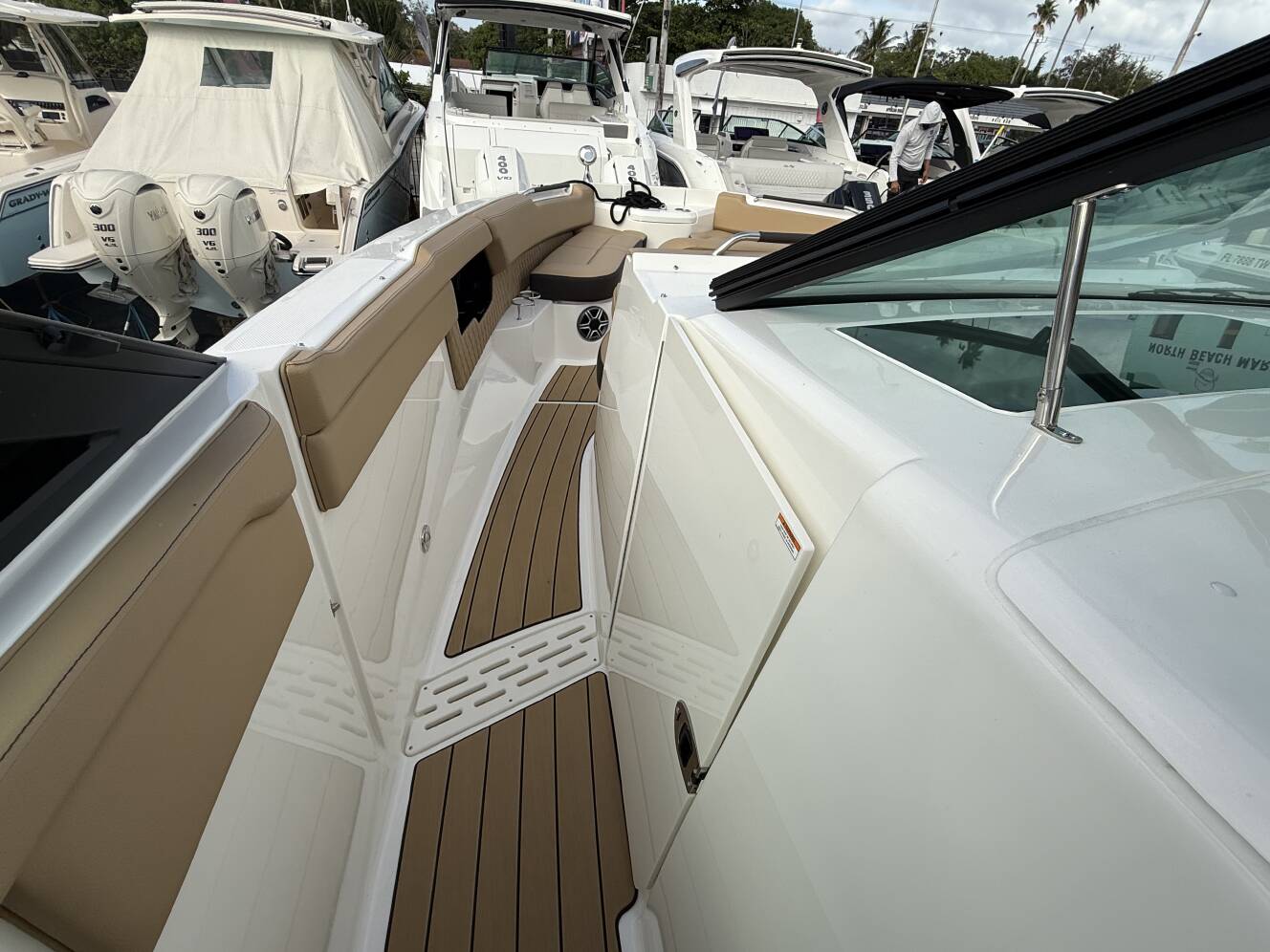 A photo of this 2026 Sea Ray SLX 400 Outboard