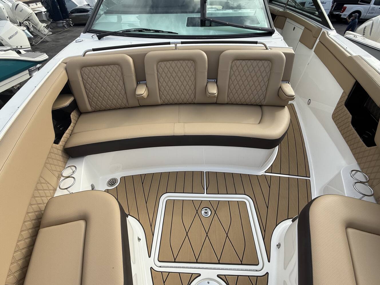 A photo of this 2026 Sea Ray SLX 400 Outboard