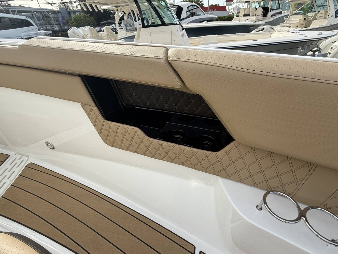 A photo of this 2026 Sea Ray SLX 400 Outboard