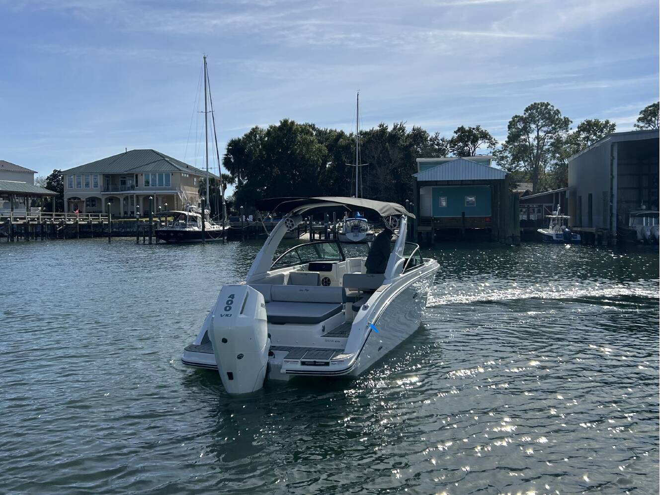 A photo of this 2026 Sea Ray SDX 270 Outboard