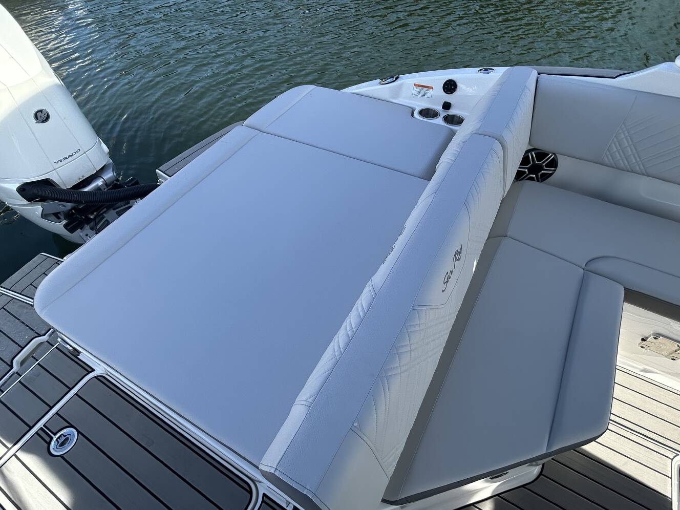 A photo of this 2026 Sea Ray SDX 270 Outboard