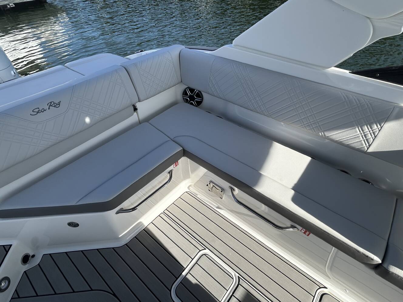 A photo of this 2026 Sea Ray SDX 270 Outboard