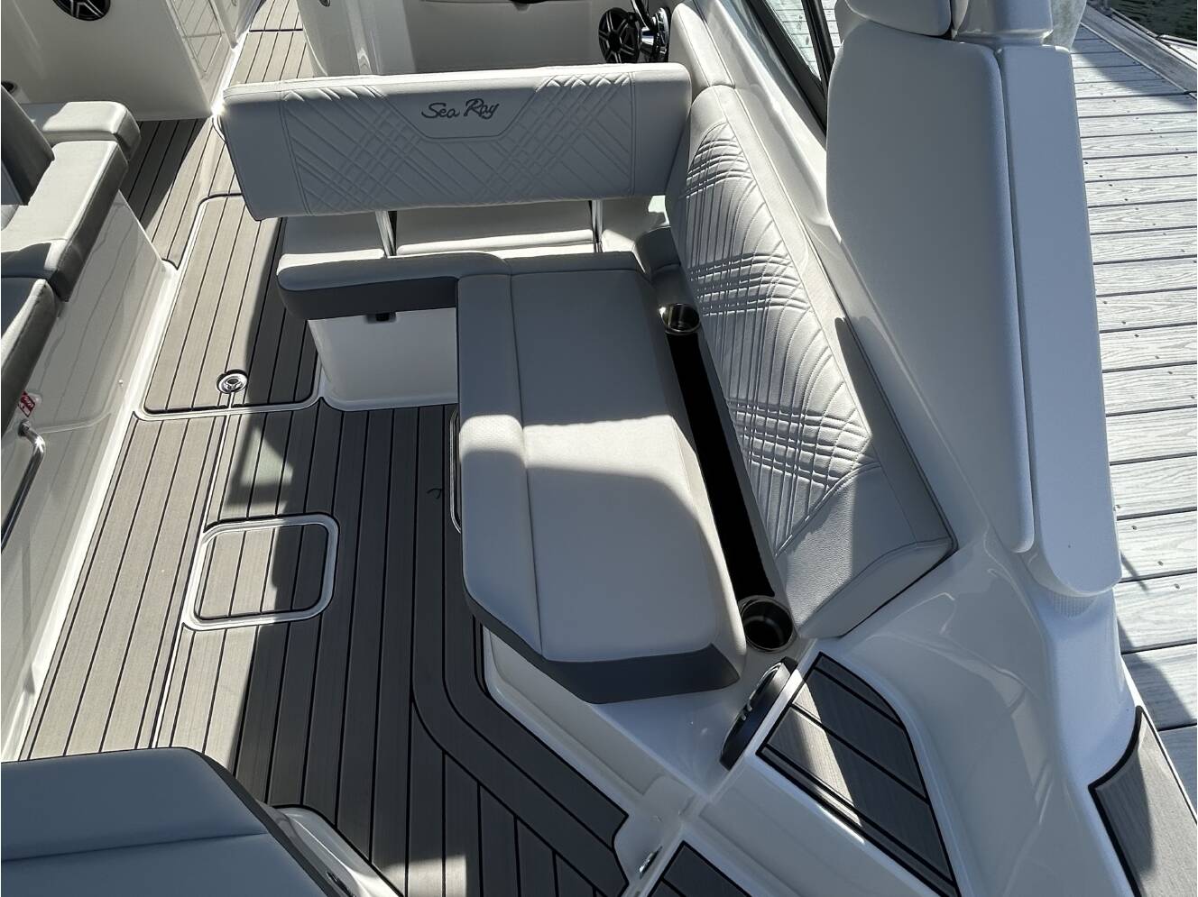 A photo of this 2026 Sea Ray SDX 270 Outboard