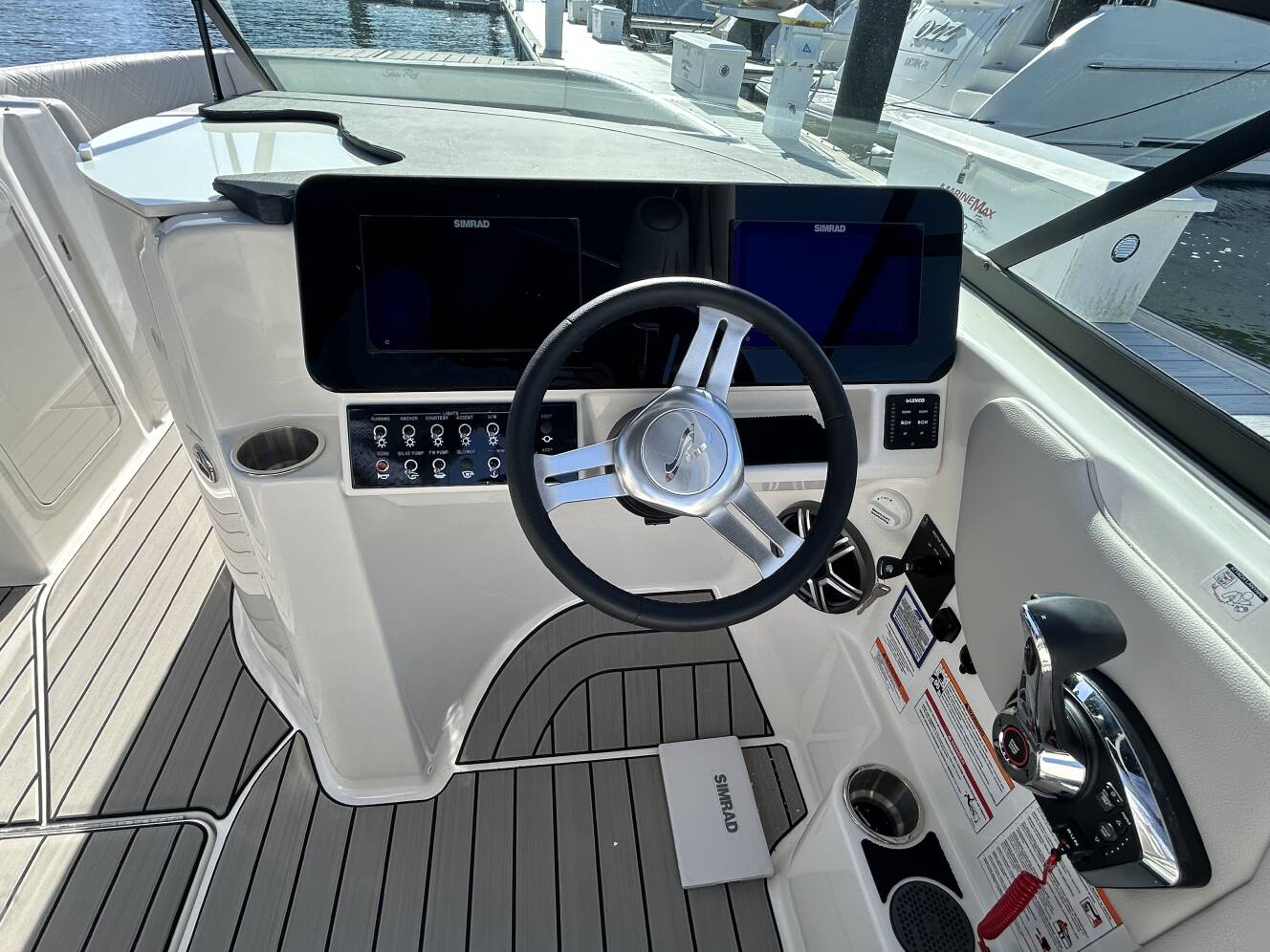 A photo of this 2026 Sea Ray SDX 270 Outboard
