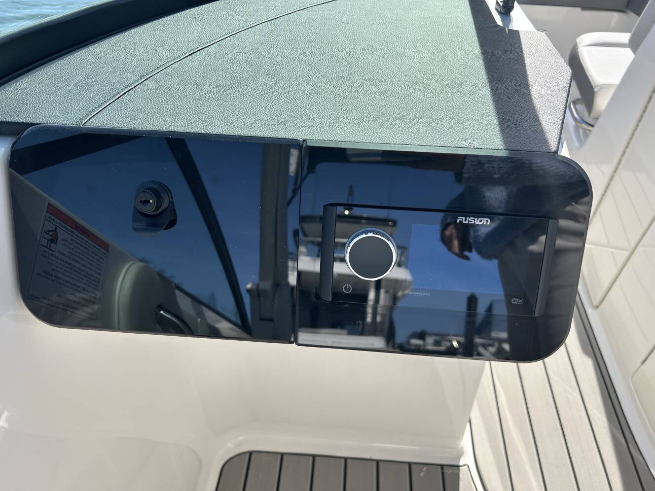 A photo of this 2026 Sea Ray SDX 270 Outboard