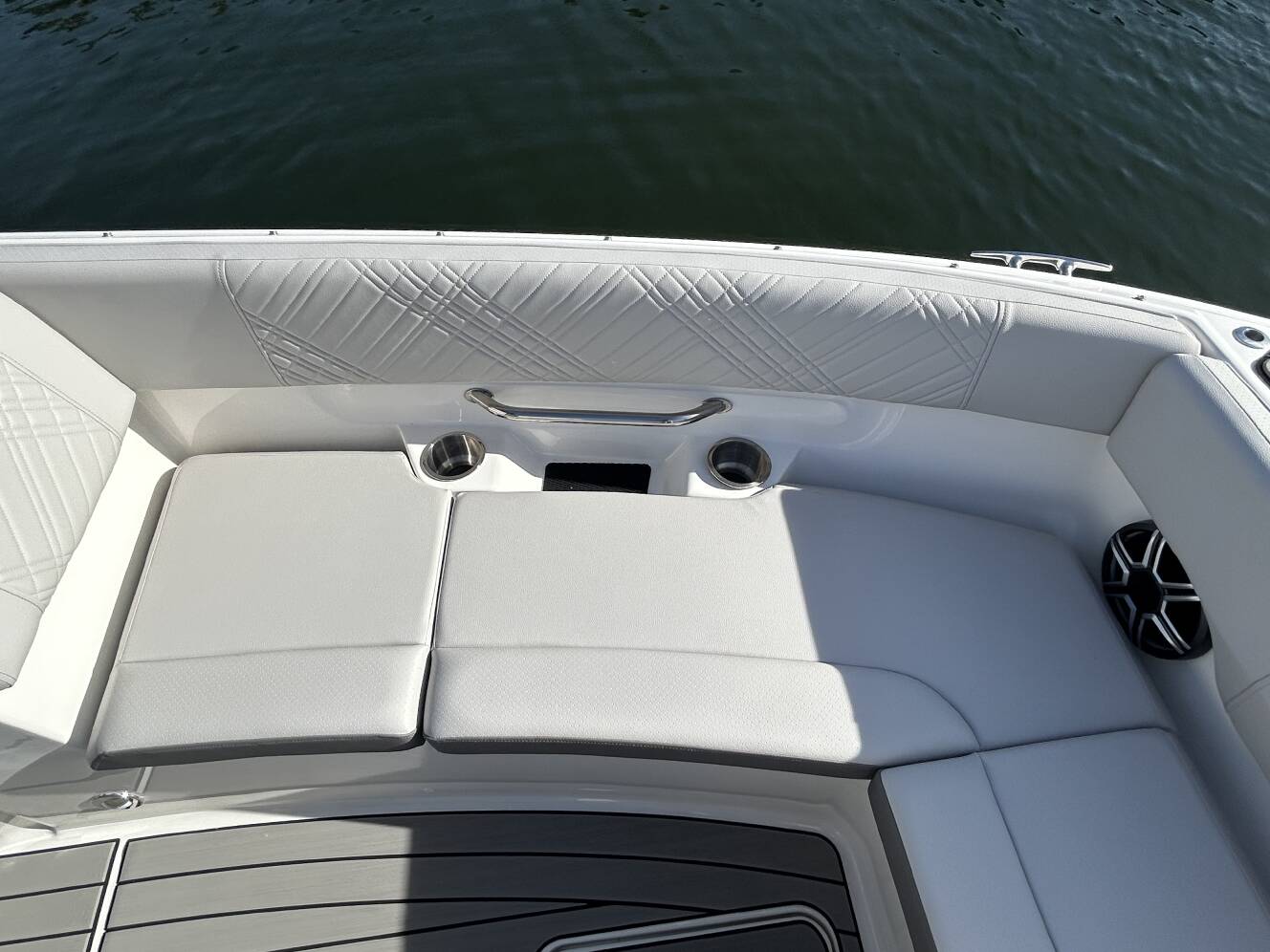 A photo of this 2026 Sea Ray SDX 270 Outboard