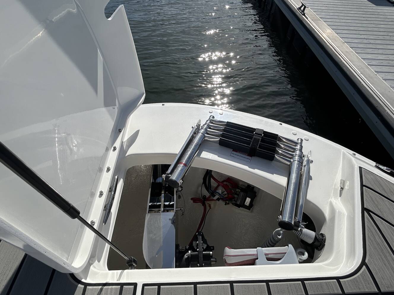 A photo of this 2026 Sea Ray SDX 270 Outboard
