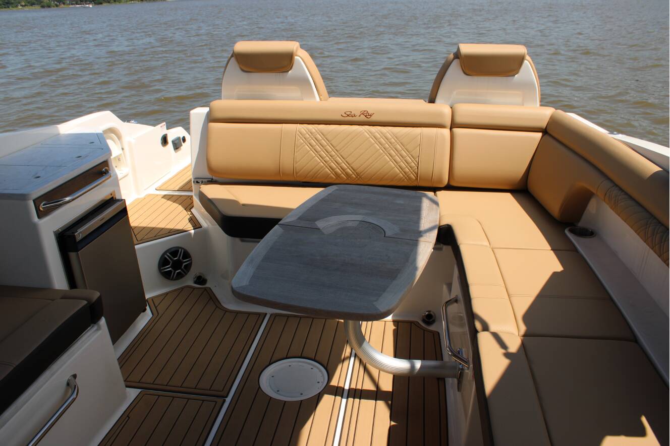 A photo of this 2026 Sea Ray SDX 290