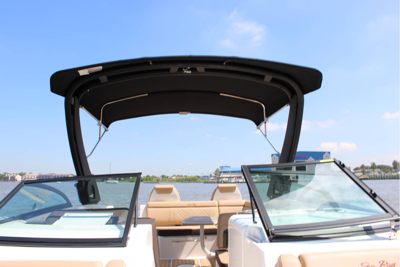 A photo of this 2026 Sea Ray SDX 290