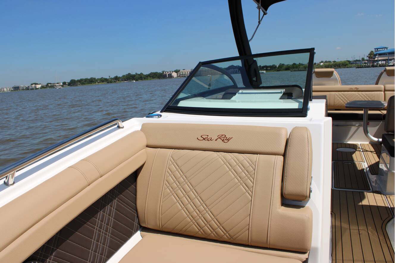 A photo of this 2026 Sea Ray SDX 290