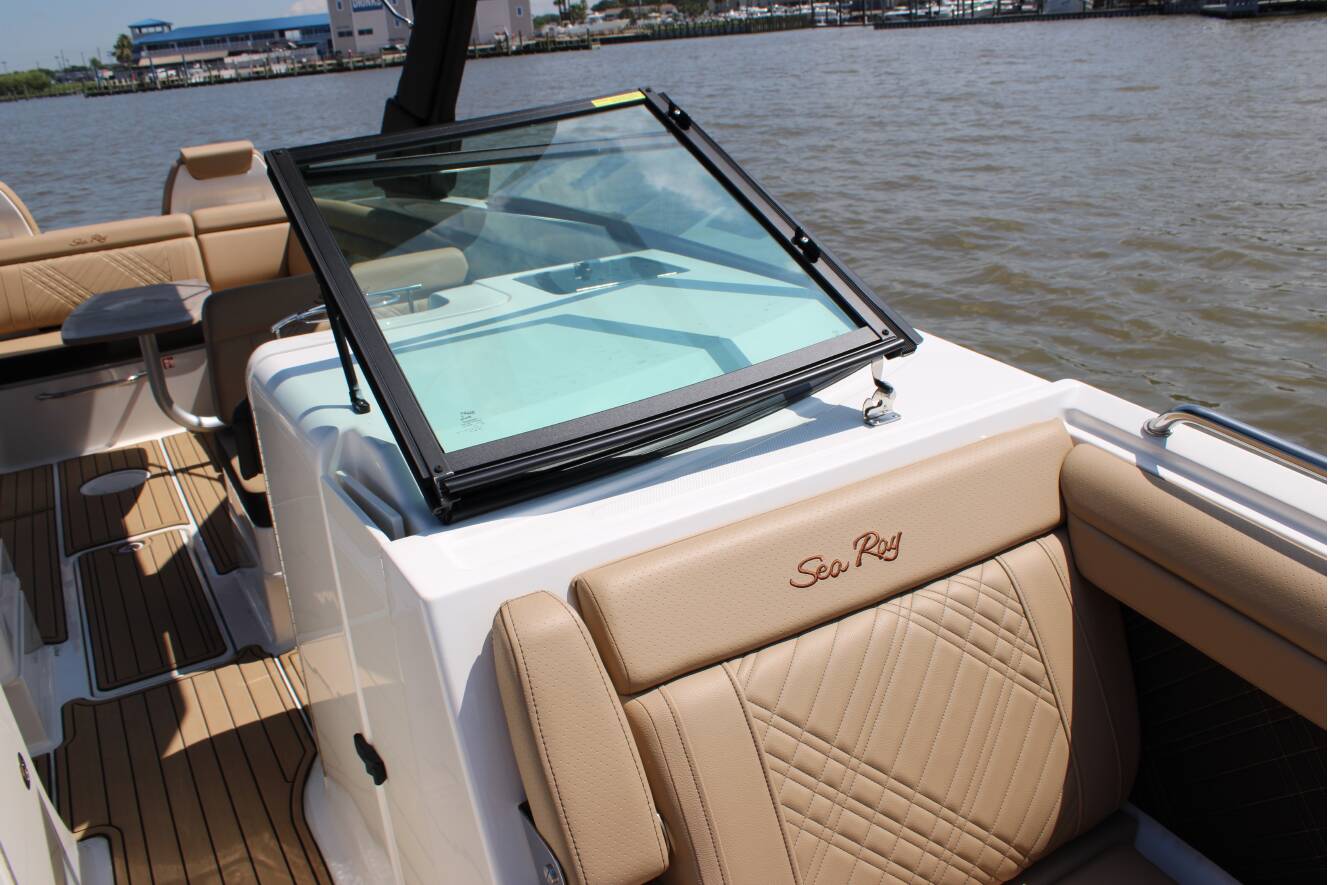 A photo of this 2026 Sea Ray SDX 290
