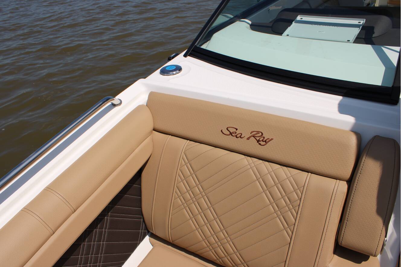 A photo of this 2026 Sea Ray SDX 290
