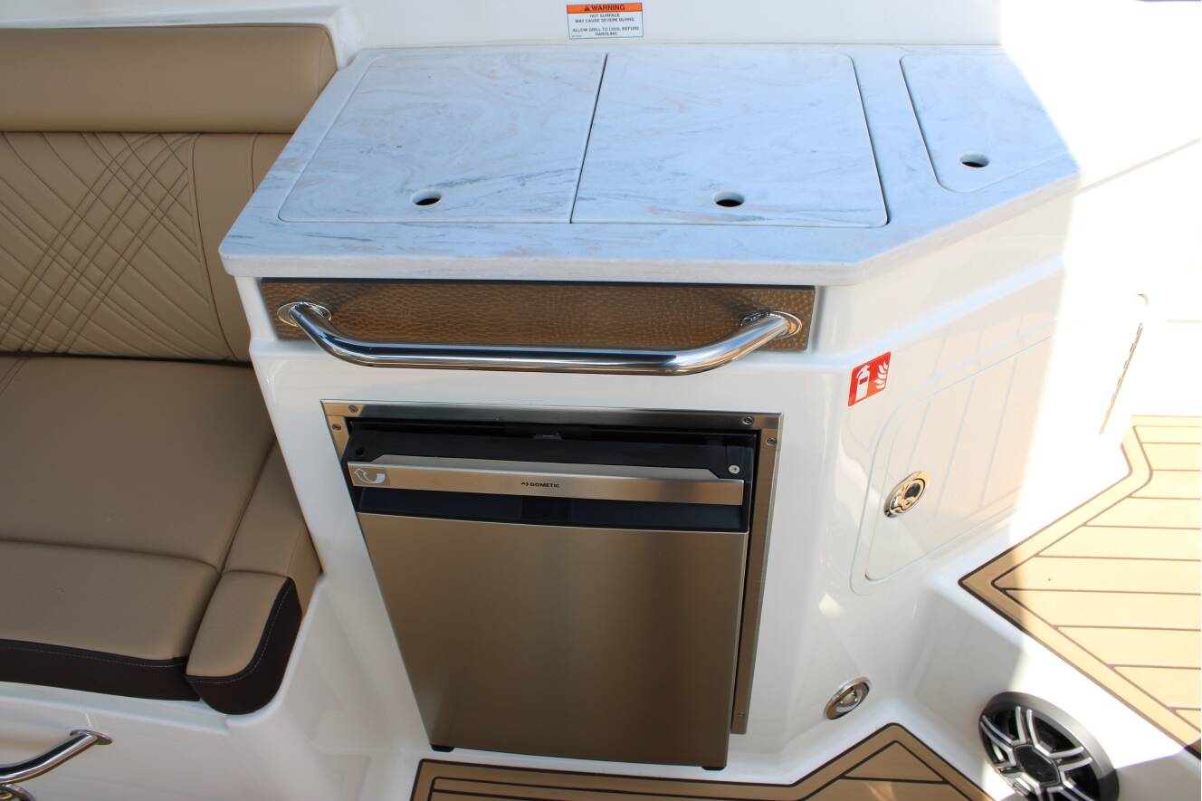 A photo of this 2026 Sea Ray SDX 290