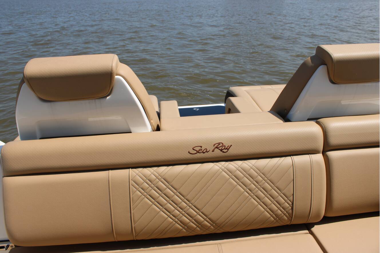 A photo of this 2026 Sea Ray SDX 290