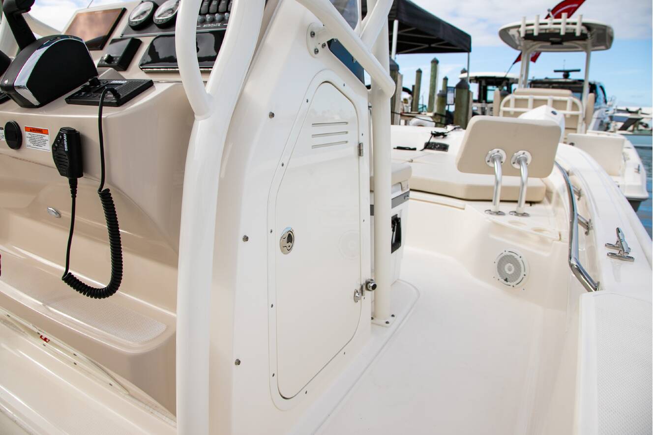 A photo of this 2026 Boston Whaler 210 Montauk