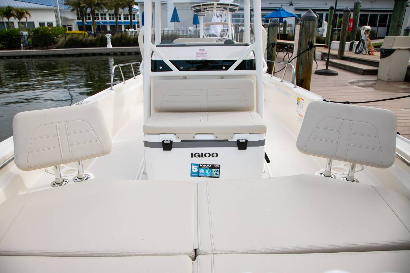 A photo of this 2026 Boston Whaler 210 Montauk
