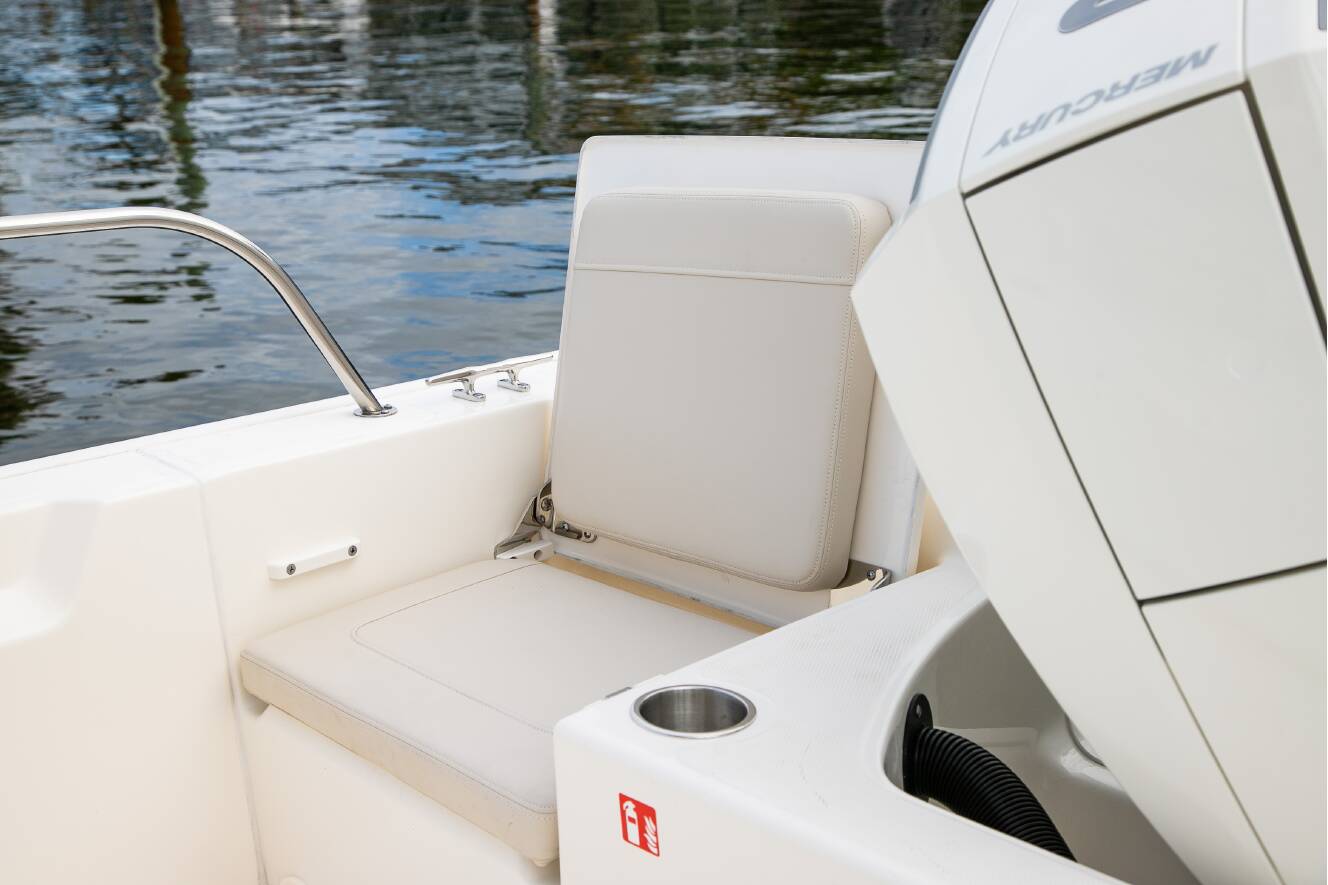 A photo of this 2026 Boston Whaler 210 Montauk