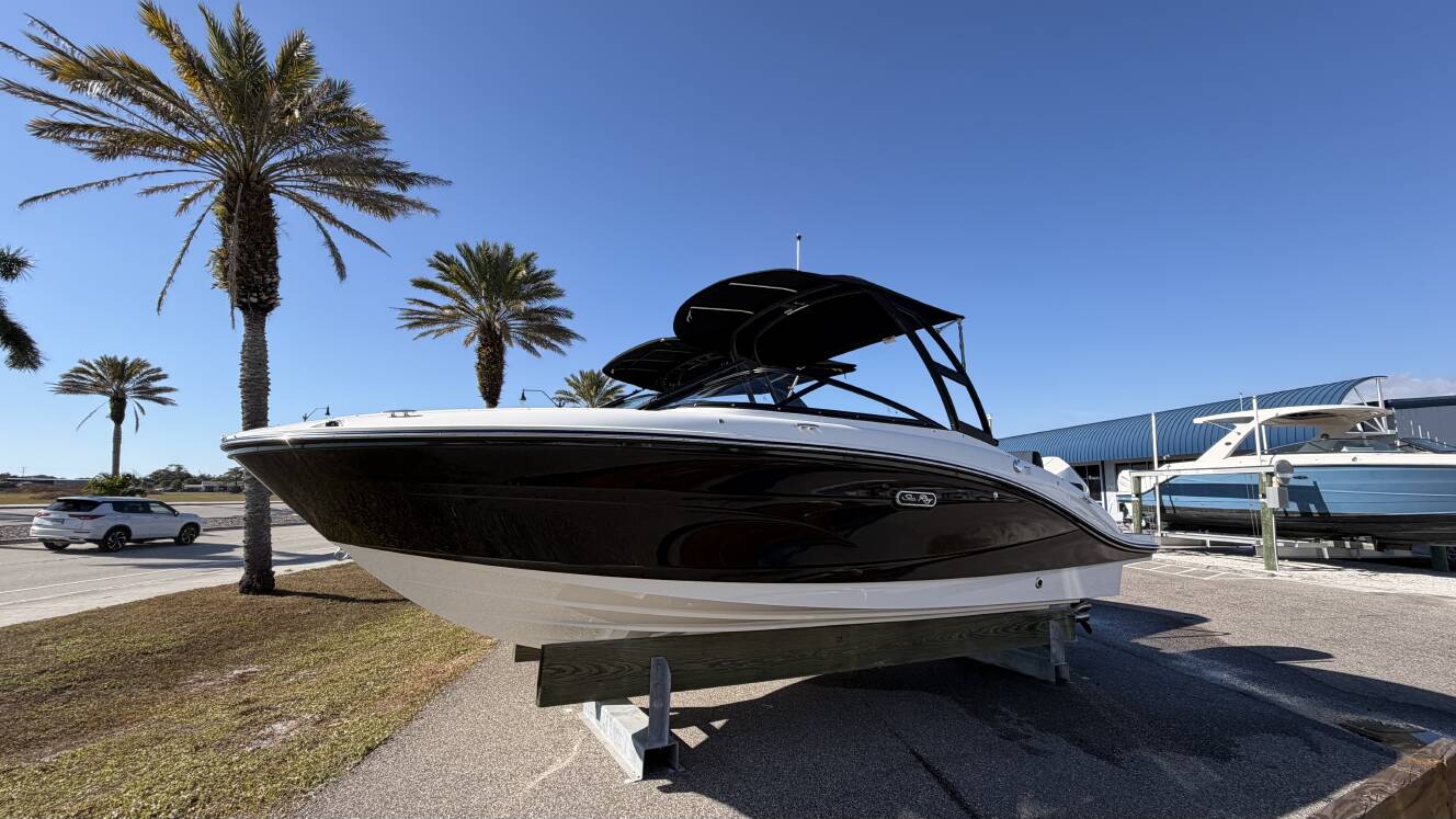 A photo of this 2026 Sea Ray SPX 210 Outboard