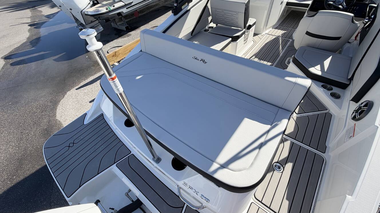 A photo of this 2026 Sea Ray SPX 210 Outboard