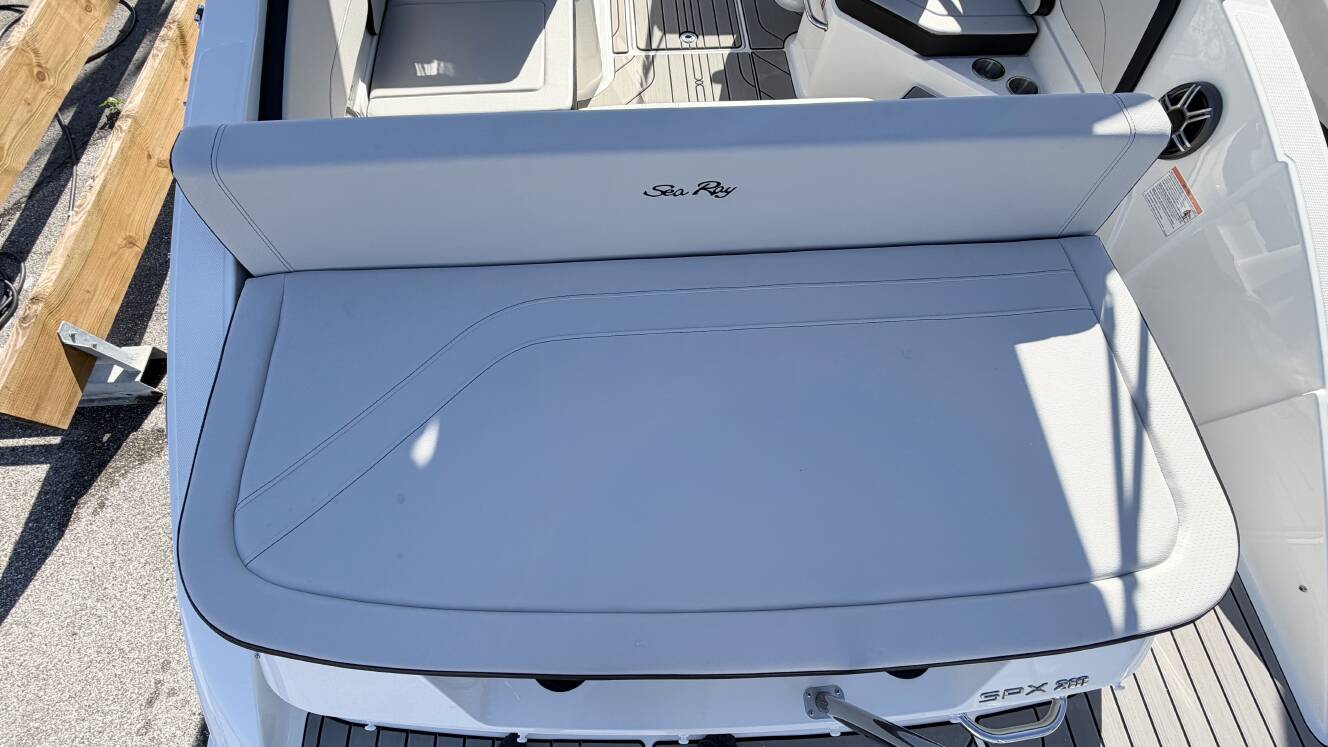 A photo of this 2026 Sea Ray SPX 210 Outboard