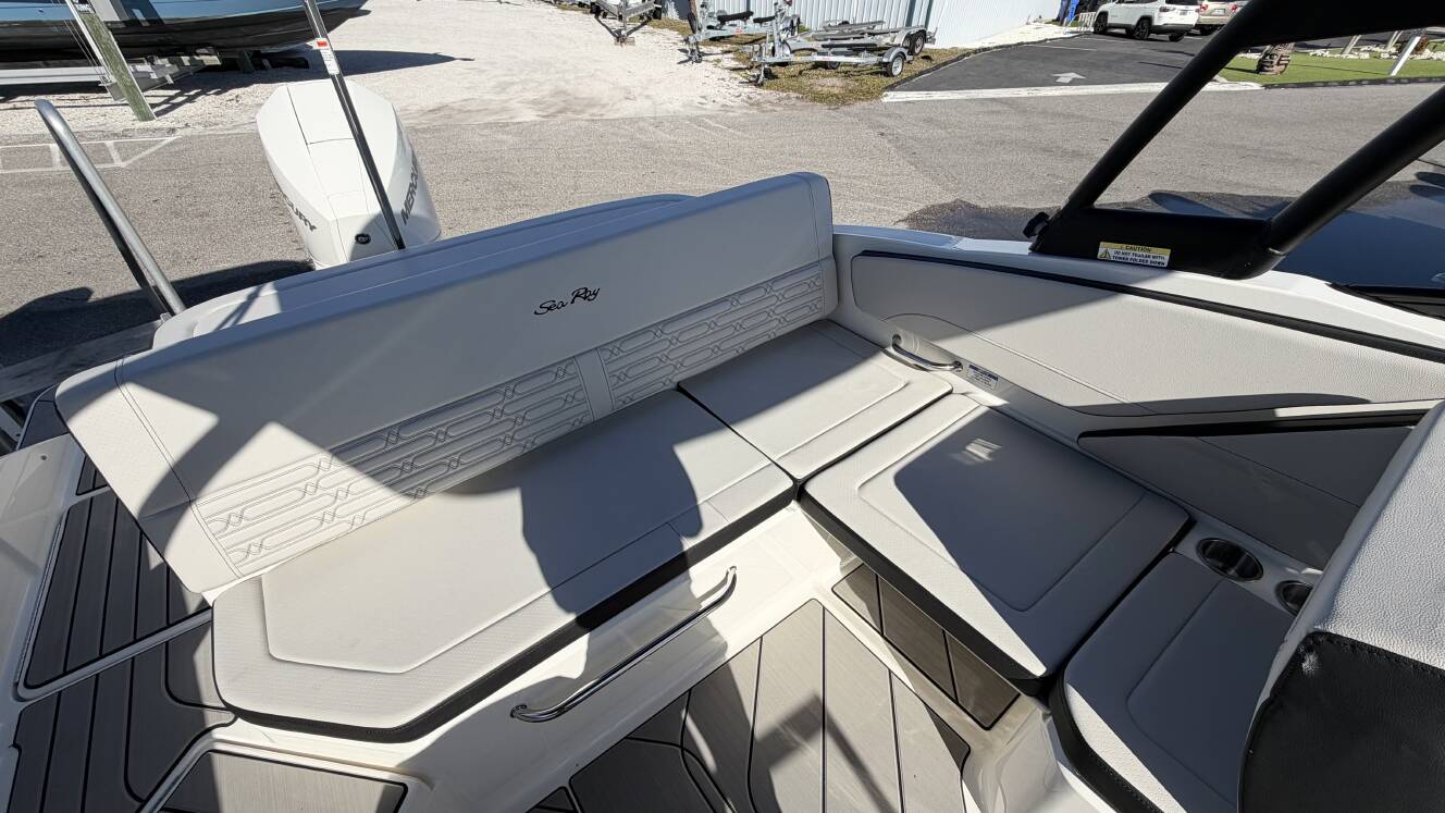 A photo of this 2026 Sea Ray SPX 210 Outboard