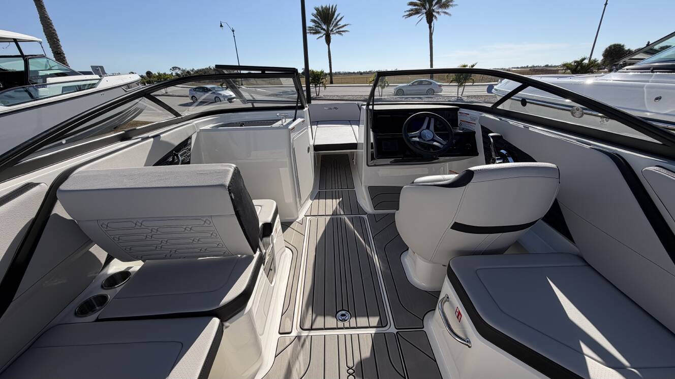 A photo of this 2026 Sea Ray SPX 210 Outboard
