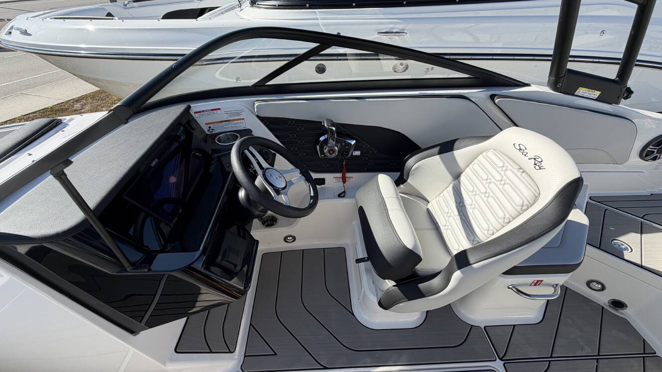 A photo of this 2026 Sea Ray SPX 210 Outboard