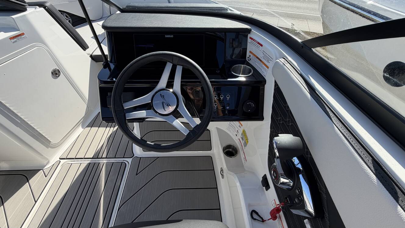A photo of this 2026 Sea Ray SPX 210 Outboard