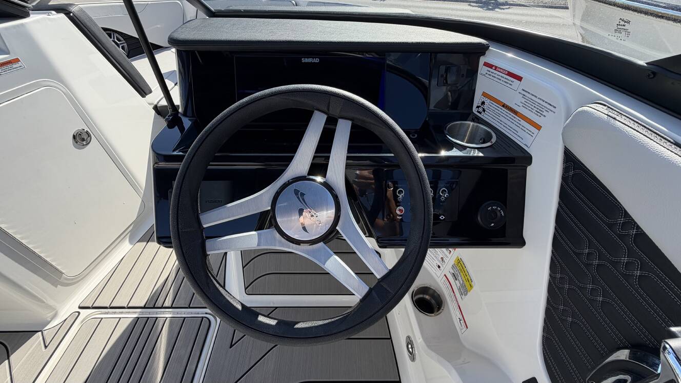 A photo of this 2026 Sea Ray SPX 210 Outboard