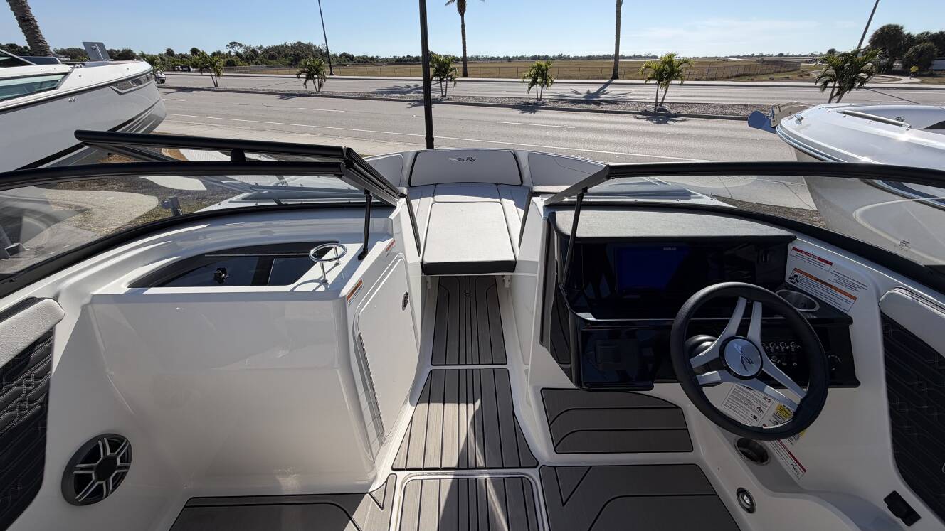 A photo of this 2026 Sea Ray SPX 210 Outboard
