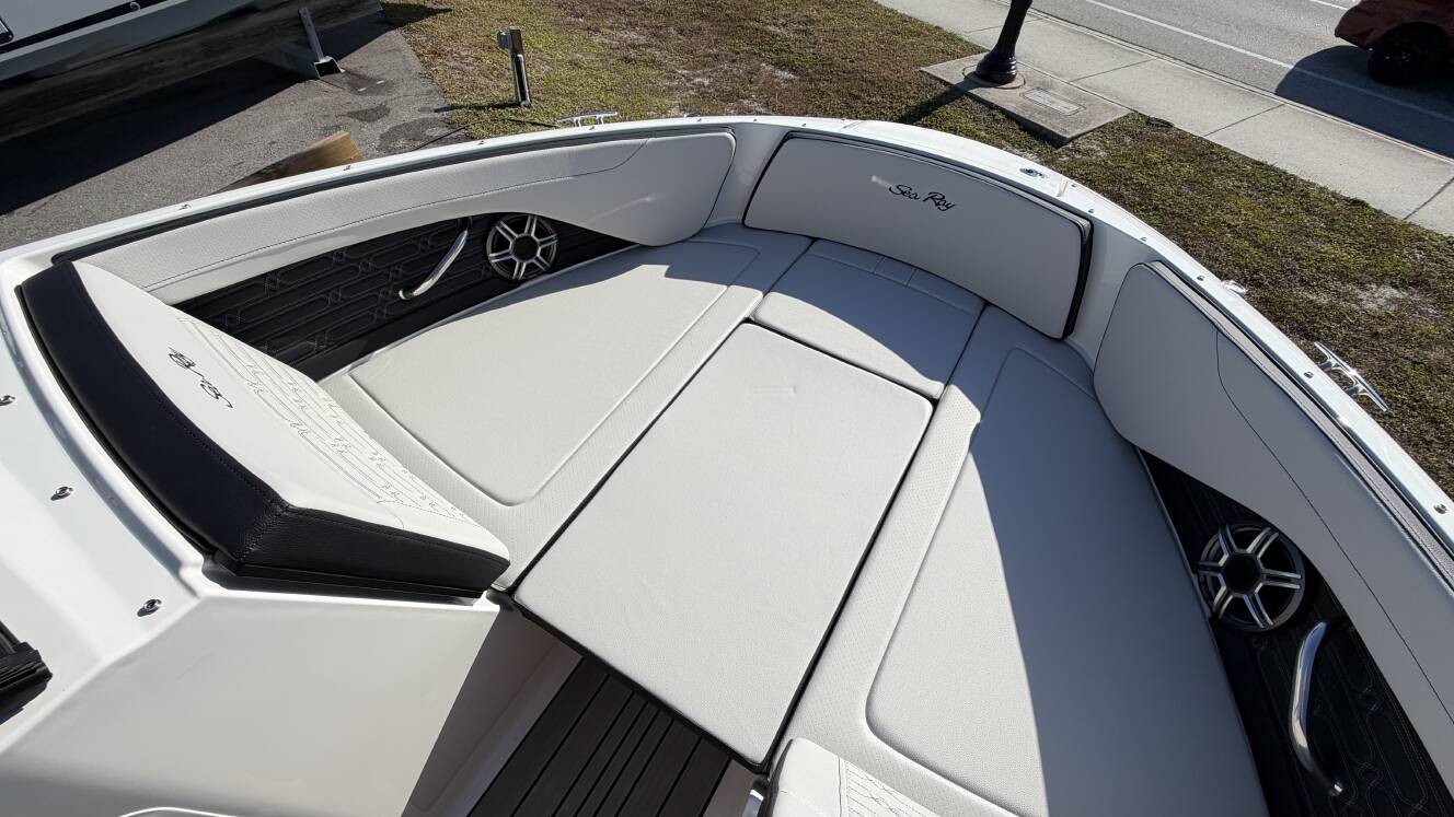 A photo of this 2026 Sea Ray SPX 210 Outboard