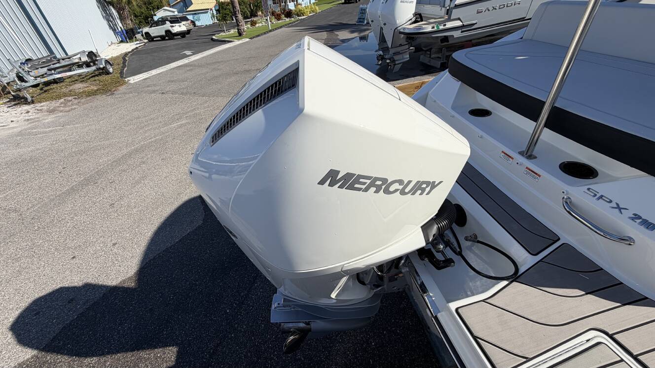 A photo of this 2026 Sea Ray SPX 210 Outboard