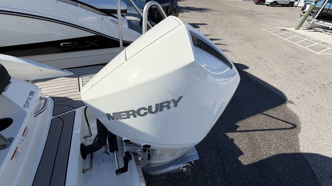 A photo of this 2026 Sea Ray SPX 210 Outboard