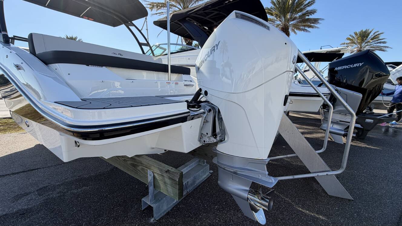 A photo of this 2026 Sea Ray SPX 210 Outboard