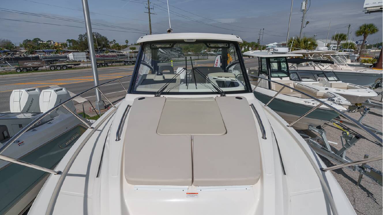 A photo of this 2026 Boston Whaler 325 Conquest