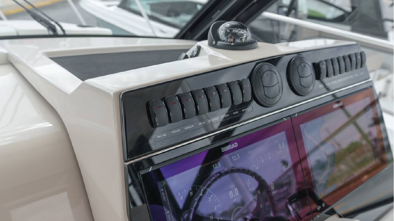 A photo of this 2026 Boston Whaler 325 Conquest