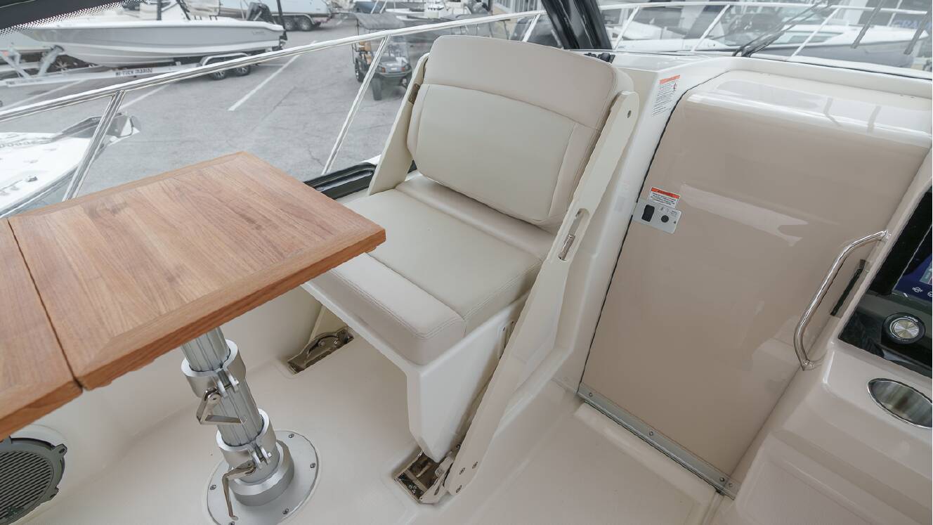 A photo of this 2026 Boston Whaler 325 Conquest