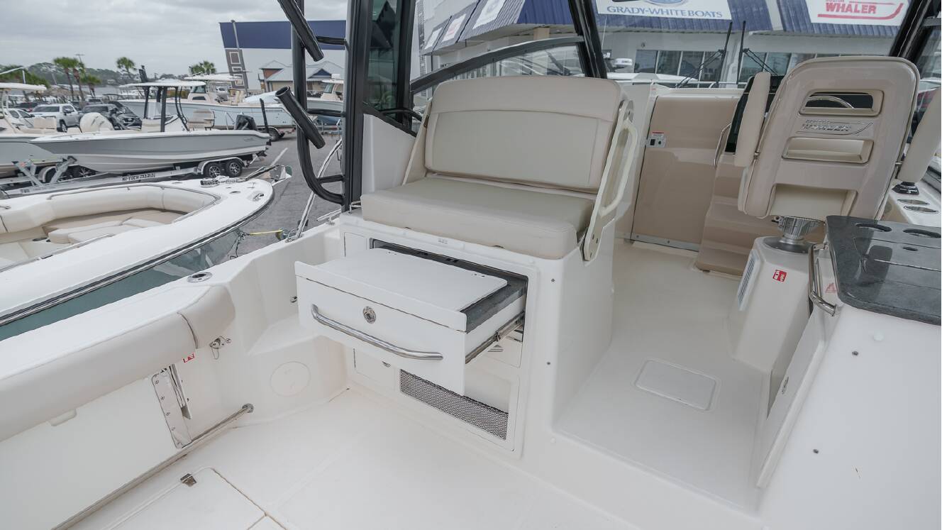 A photo of this 2026 Boston Whaler 325 Conquest