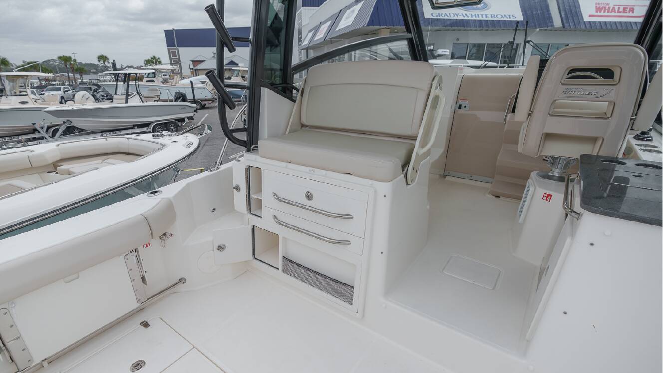 A photo of this 2026 Boston Whaler 325 Conquest