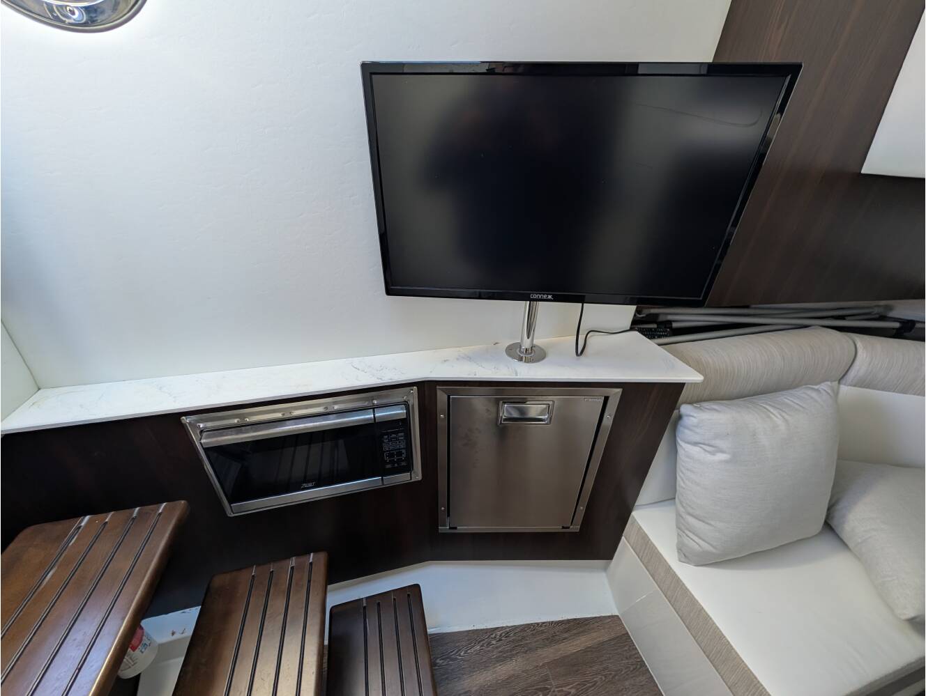 A photo of this 2024 Cruisers Yachts 38 GLS-OB