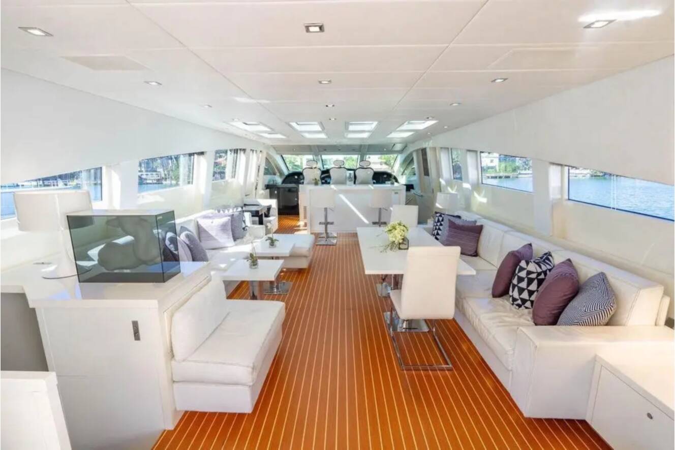 A photo of this 2007 Arno 31