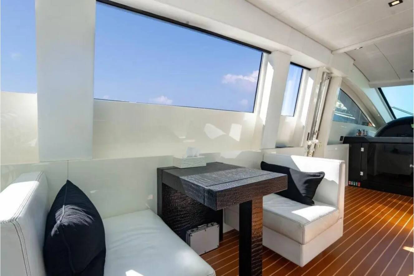 A photo of this 2007 Arno 31