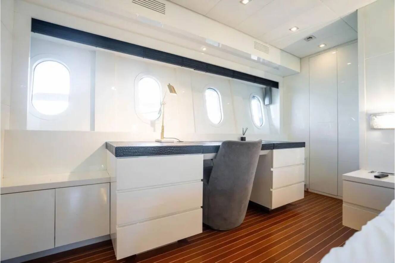 A photo of this 2007 Arno 31