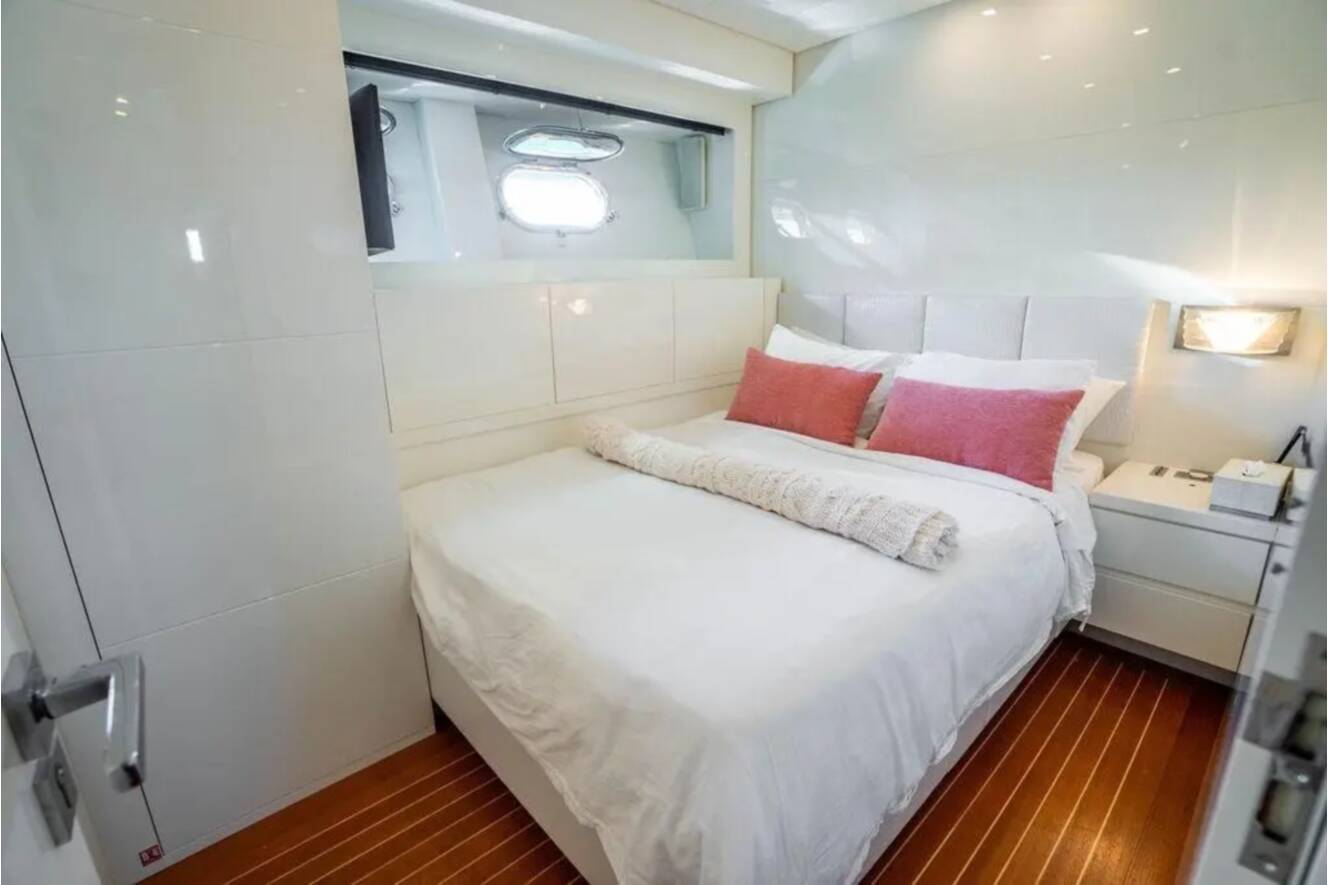 A photo of this 2007 Arno 31