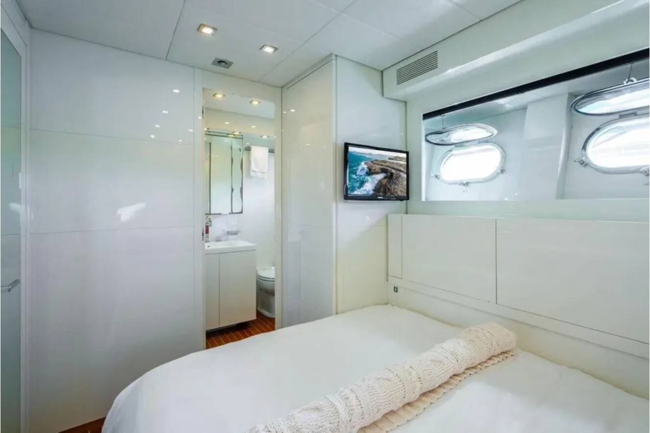 A photo of this 2007 Arno 31
