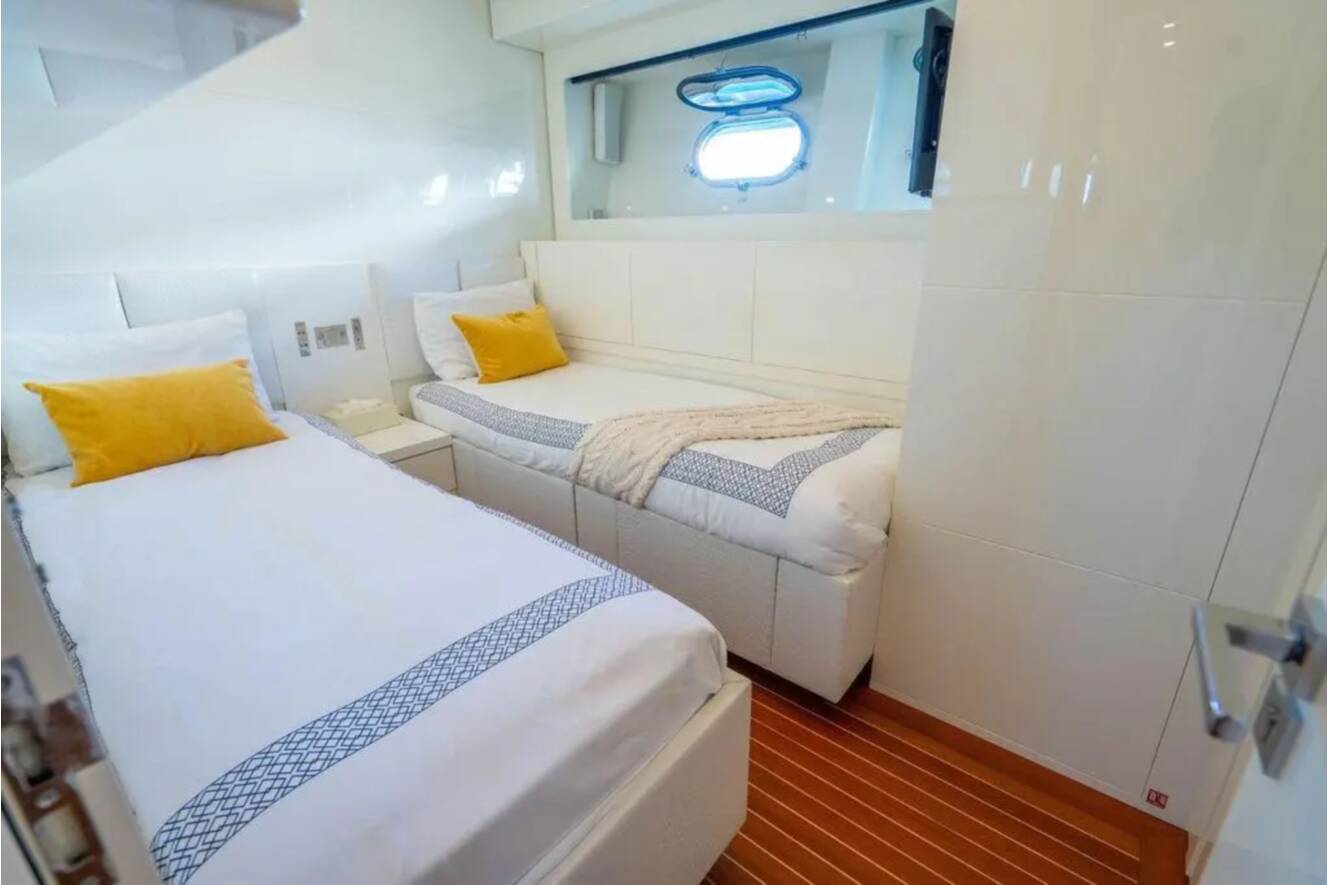 A photo of this 2007 Arno 31