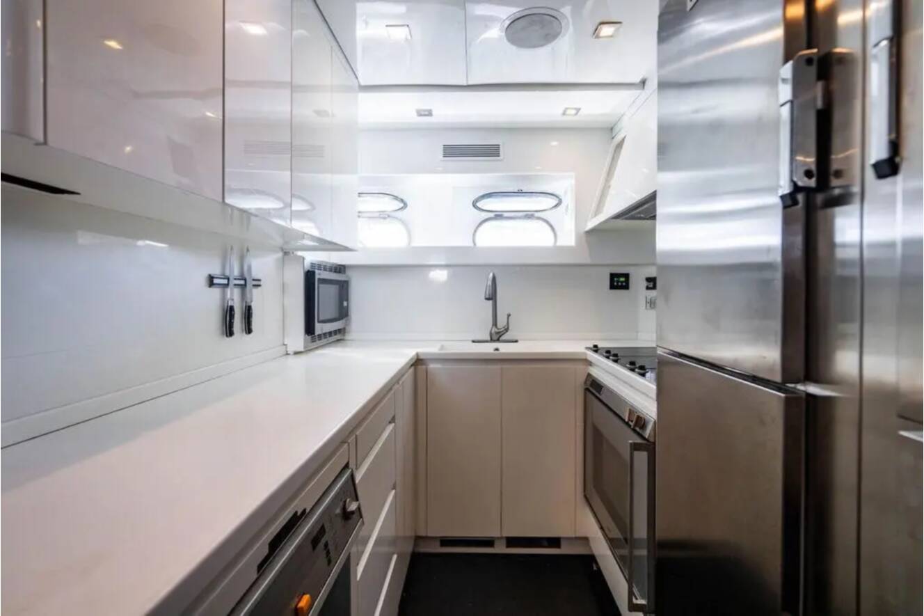 A photo of this 2007 Arno 31