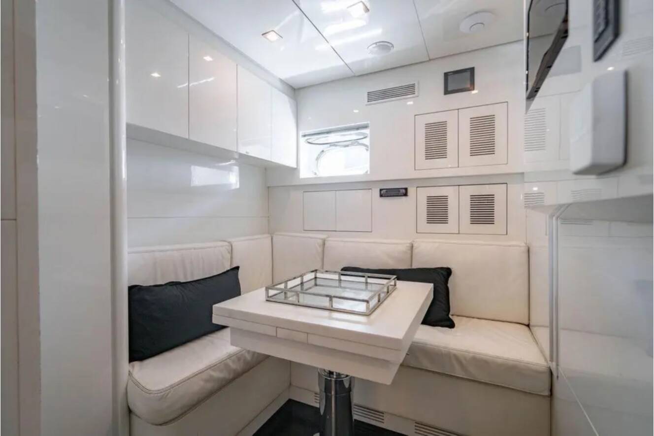 A photo of this 2007 Arno 31